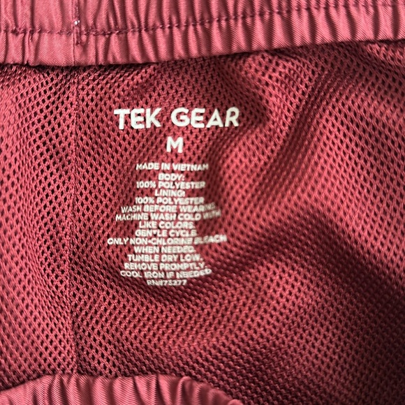 EUC Tek Gear Men's 5” Athletic Shorts - maroon / burgundy - Picture 3 of 5